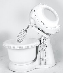 Handmixer mit Rührschüssel bei Thomas Philipps in Brandenburg Handmixer mit Rührschüssel im Angebot bei Thomas Philipps Brandenburg für 16,95 €