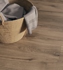Carrelage sol et mur intérieur Dynamic effet bois marron en promo chez LEROY MERLIN Carrelage sol et mur intérieur Dynamic effet bois marron dans le catalogue LEROY MERLIN