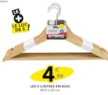 Promo Les 5 cintres en bois à 4,99 € dans le catalogue Stokomani à Mouilleron-le-Captif