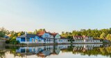 Aktuelles Kanadische Ferienhäuser, Champagnerkeller und Wasserabenteuer auf einem wundervollen See Angebot bei Center Parcs in Duisburg ab 325,00 €