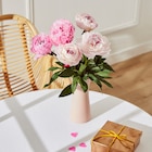 Carrefour Market Belfort - Promo Bouquet de 5 pivoines à fleurs doubles Promo Bouquet de 5 pivoines à fleurs doubles à 7,49 € dans le catalogue Carrefour Market à Belfort