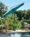 Parasol inclinable diam 3m bleu à Intermarché Super dans Livarot