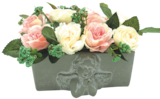 Jardinière “ange” avec composition de pivoines et buis fleuri en promo chez Bazarland Amiens à 19,99 €
