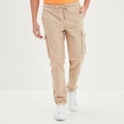 Pantalon cargo taille élastiquée beige homme en promo chez La Halle Pantalon cargo taille élastiquée beige homme dans le catalogue La Halle