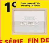 Cadre décoratif "We are family" en promo chez Maxi Bazar Cadre décoratif "We are family" dans le catalogue Maxi Bazar