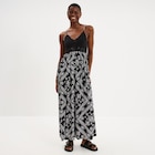 La Halle Mende - Promo Robe longue buste effet crochet noir femme Promo Robe longue buste effet crochet noir femme à 29,99 € dans le catalogue La Halle à Mende