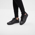 Promo Tennis à lacets noir femme à 19,99 € dans le catalogue La Halle à Nevers