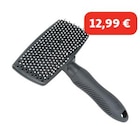 Promo TAKE CARE Brosse de toilettage auto-nettoyante S à 12,99 € dans le catalogue Maxi Zoo à Saint-Mitre-les-Remparts