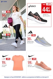 Pantalon Femme Angebote im Prospekt "ENGAGÉS POUR UNE RENTRÉE MOINS CHÈRE." von Intersport auf Seite 22