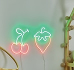 Lampe LED murale fruits avec port USB 25x35 cm dans le catalogue Maxi Bazar