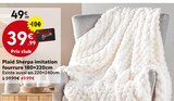 Plaid Sherpa imitation fourrure en promo chez Maxi Bazar Antony à 39,99 €