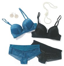 Chemise Femme - Géant Casino Chemise Femme à 9,90 € dans le catalogue Géant Casino "L’évènement promo de l’année"
