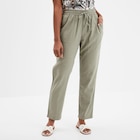 La Halle Saint-Paul-lès-Dax - Promo Pantalon droit 7/8ème lin mélangé vert kaki femme Promo Pantalon droit 7/8ème lin mélangé vert kaki femme à 12,99 € dans le catalogue La Halle à Saint-Paul-lès-Dax