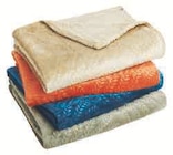Plaid relief 125x150cm - Hyper U à Montreuil Plaid relief 125x150cm en promo chez Hyper U Montreuil à 6,93 €