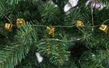 Girlande, Folienpäckchen, gold für 2,45 € bei dm-drogerie markt im Angebot Girlande, Folienpäckchen, gold im aktuellen dm-drogerie markt Prospekt