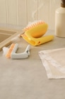 2-in-1-Fliesen-Bodenbürste im Angebot bei REWE in Erfurt 2-in-1-Fliesen-Bodenbürste Angebote bei REWE Erfurt für 5,00 €