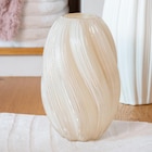 Vase en verre twist en promo chez B&M Niort à 7,99 €