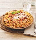Spaghetti sauce bolognaise et parmesan ou farfalle au poulet sauce crémée aux cèpes ou linguine sauce Alfredo poulet en promo chez Super U Spaghetti sauce bolognaise et parmesan ou farfalle au poulet sauce crémée aux cèpes ou linguine sauce Alfredo poulet dans le catalogue Super U