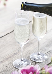 Champagne Angebote im Prospekt "C’EST ENFIN LA SAISON DES ROSÉS" von Nicolas Champagne Angebote im Prospekt "C’EST ENFIN LA SAISON DES ROSÉS" von Nicolas auf Seite 13