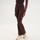 Legging de sport flare taille haute marron foncé femme en promo chez La Halle Legging de sport flare taille haute marron foncé femme dans le catalogue La Halle