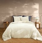 Parure de lit Helena bouclette housse de couette 240x220cm & 2 taies d’oreiller 63x63cm dans le catalogue Maxi Bazar