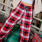 Pantalon de pyjama en coton ajusable rouge femme - La Halle à La Ferté-Bernard Pantalon de pyjama en coton ajusable rouge femme en promo chez La Halle La Ferté-Bernard à 17,99 €