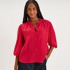 Blouse manches longues col dentelle rose cerise femme - La Halle à Argenteuil Blouse manches longues col dentelle rose cerise femme en promo chez La Halle Argenteuil à 19,99 €
