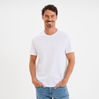 T-shirt en coton manches courtes blanc homme en promo chez La Halle T-shirt en coton manches courtes blanc homme dans le catalogue La Halle
