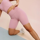 Short cycliste de sport taille haute mauve femme en promo chez La Halle Short cycliste de sport taille haute mauve femme dans le catalogue La Halle
