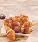 4 Pains au Chocolat + 4 Croissants - U SAVEURS en promo chez Super U Athis-Mons à 4,99 €