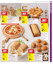 Promo Pizza dans le catalogue Carrefour du moment à la page 49