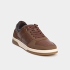 Tennis basses à lacets marron homme en promo chez La Halle Tennis basses à lacets marron homme dans le catalogue La Halle