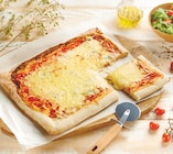 Pizza 4 Fromages - Intermarché à Versailles Pizza 4 Fromages en promo chez Intermarché Versailles à 9,99 €