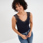 Débardeur ajusté avec dentelle col V bleu foncé femme dans le catalogue La Halle