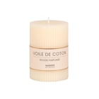 Promo Bougie striée parfumée blanche H10, 340g à 5,99 € dans le catalogue Maisons du Monde à Montévrain