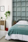 Coussin mural décoratif carré velours dans le catalogue Décor Discount