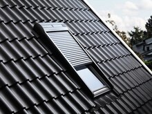 Brico Dépôt Morschwiller-le-Bas - Volet roulant avec moteur solaire 78x98 cm - VELUX Promo Volet roulant avec moteur solaire 78x98 cm - VELUX dans le catalogue Brico Dépôt "Brico Depot" à Morschwiller-le-Bas