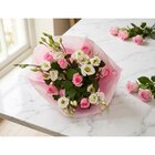 Bouquet de roses et lisianthus - CARREFOUR - Carrefour à Versailles Bouquet de roses et lisianthus - CARREFOUR en promo chez Carrefour Versailles à 10,99 €
