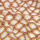 Tissu toile 100% coton imprimé floral jaune 145 cm dans le catalogue Décor Discount