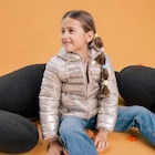 Doudoune légère zippée à capuche couleur argent fille dans le catalogue La Halle