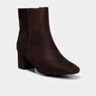 Bottines à talon bloc suédine zip marron foncé femme en promo chez La Halle Bottines à talon bloc suédine zip marron foncé femme dans le catalogue La Halle