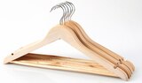 Centrakor Pechbusque - Promo Cintres bois Promo Cintres bois à 3,99 € dans le catalogue Centrakor à Pechbusque