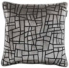 Kissenhülle „Cruzado“ von Dieter Knoll im aktuellen XXXLutz Möbelhäuser Prospekt für 14,99 €