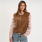 Veste sans manches effet polaire vert kaki femme en promo chez La Halle Veste sans manches effet polaire vert kaki femme dans le catalogue La Halle