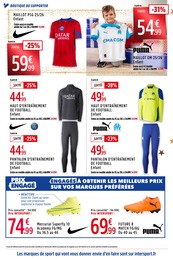 Offre Maillot Football dans le catalogue Intersport du moment à la page 10
