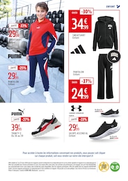 Offre Vêtement Bébé dans le catalogue Intersport du moment à la page 15