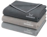 Opti-Wohnwelt Dillingen - Jacquard Decke Sansibar Angebot im Prospekt Jacquard Decke Sansibar bei Opti-Wohnwelt im Dillingen Prospekt für 39,99 €