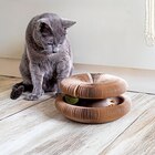 Jouet griffoir avec balle herbe à chat en promo chez La Foir’Fouille Angoulême à 4,99 €
