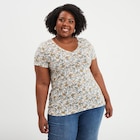 La Halle Langueux - Promo T-shirt manches courtes ecru femme grande taille Promo T-shirt manches courtes ecru femme grande taille à 6,99 € dans le catalogue La Halle à Langueux