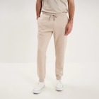 Pantalon jogging droit molleton beige homme en promo chez La Halle Pantalon jogging droit molleton beige homme dans le catalogue La Halle